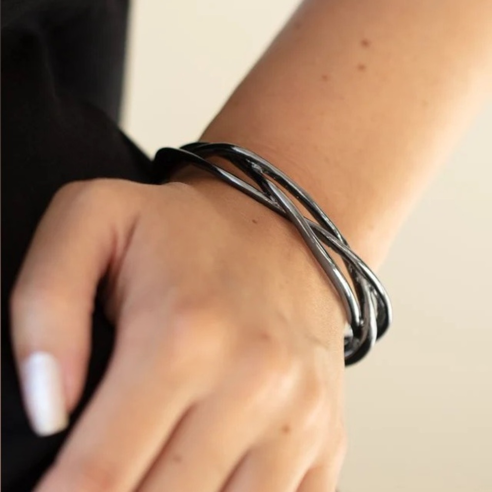 ❤️‍🔥5/$25❤️‍🔥 Plait Tectonics Black Bracelet